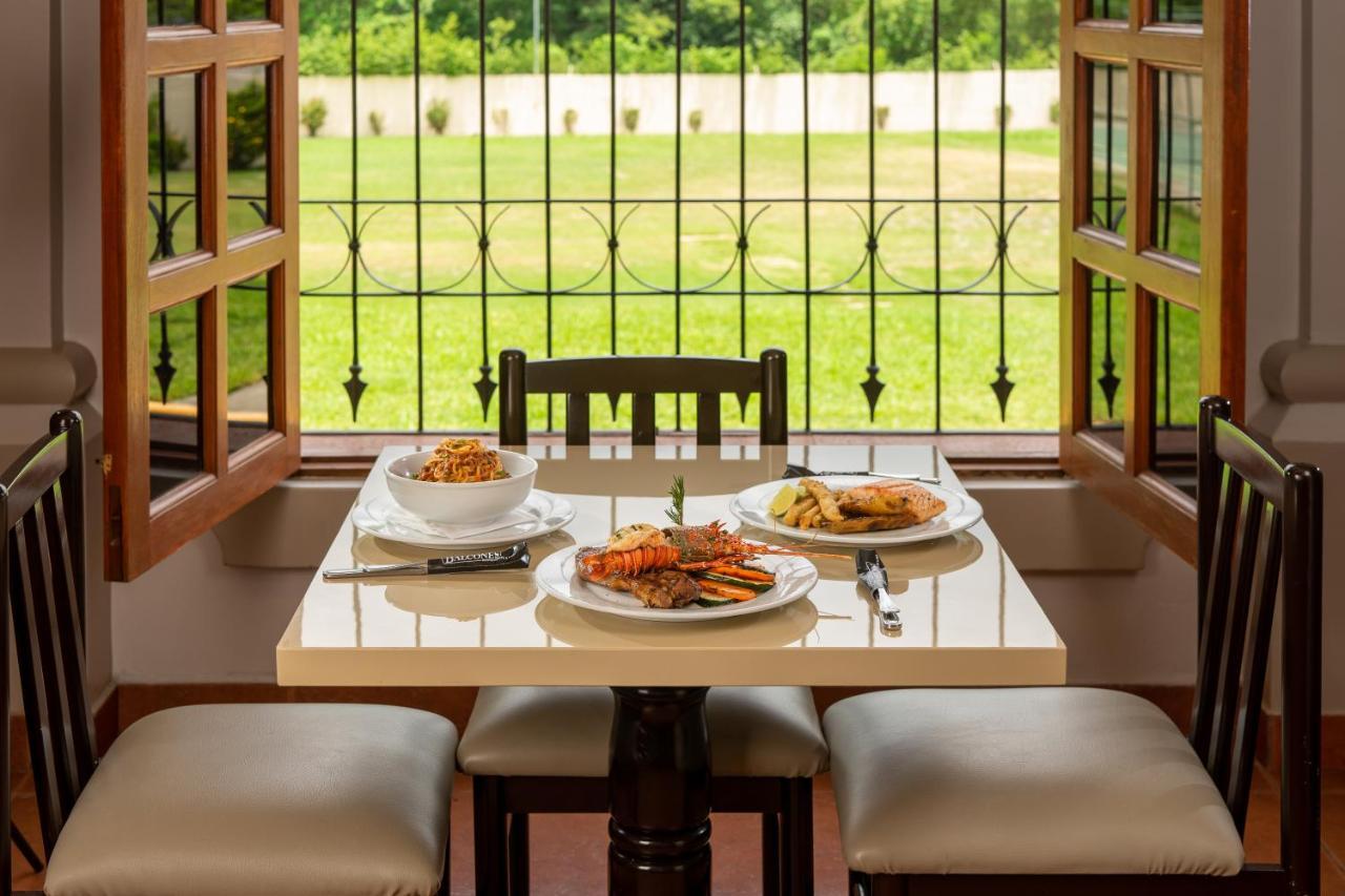 Quality Hotel Real Aeropuerto San Salvador San Luis Ngoại thất bức ảnh