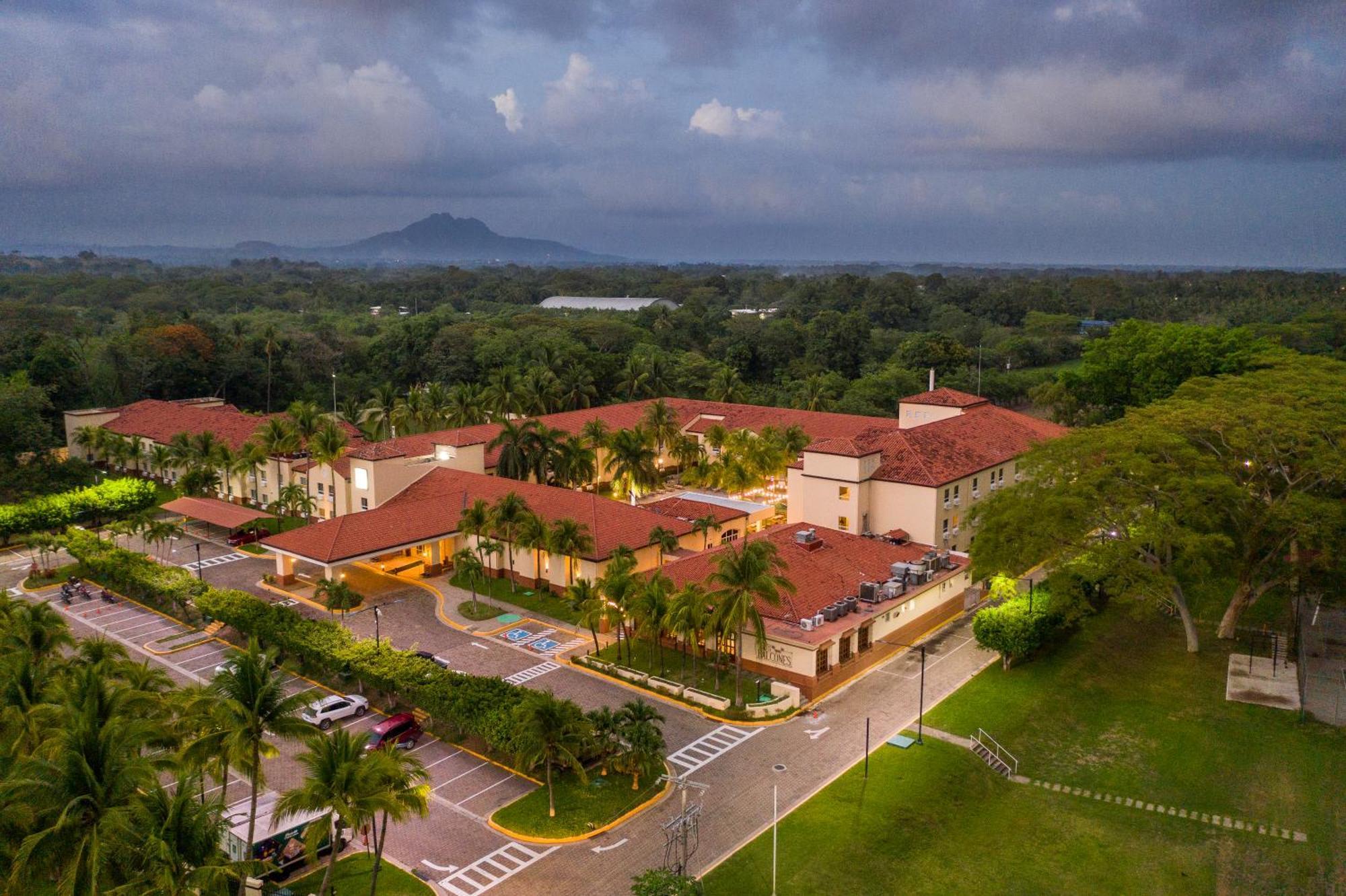 Quality Hotel Real Aeropuerto San Salvador San Luis Ngoại thất bức ảnh